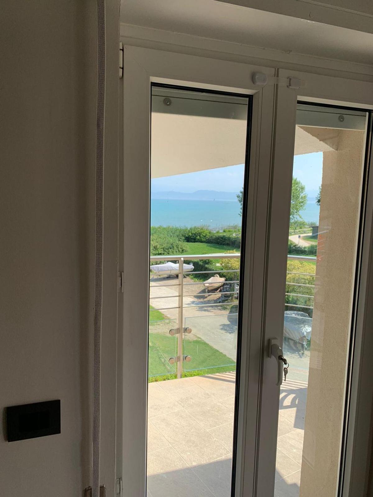 Seeblickwohnung Sirmione - Fronte Lago Mit Privatsteg المظهر الخارجي الصورة