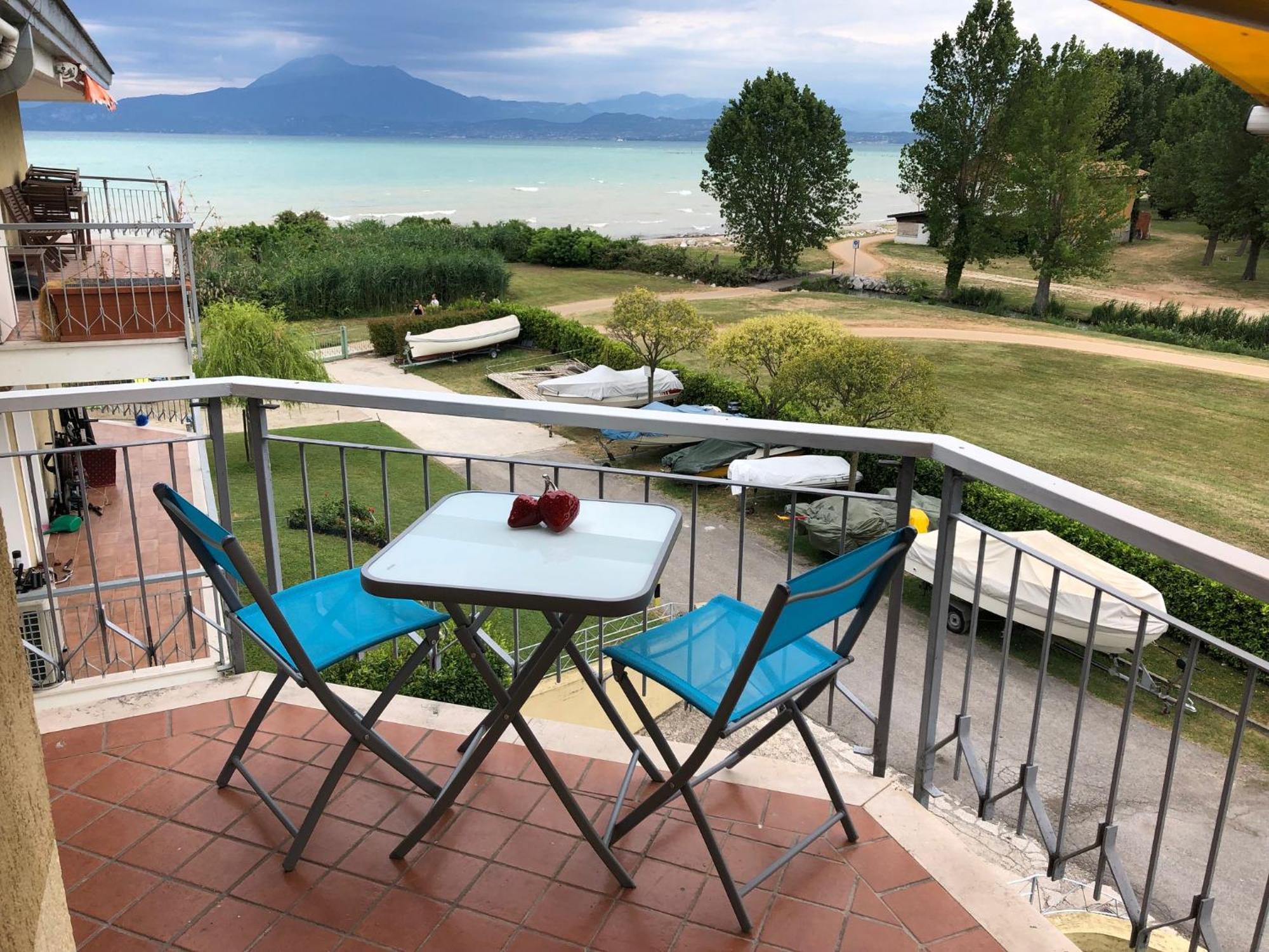 Seeblickwohnung Sirmione - Fronte Lago Mit Privatsteg المظهر الخارجي الصورة