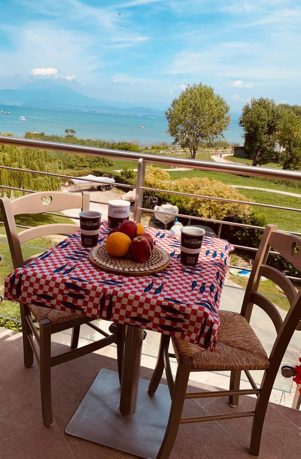 Seeblickwohnung Sirmione - Fronte Lago Mit Privatsteg المظهر الخارجي الصورة